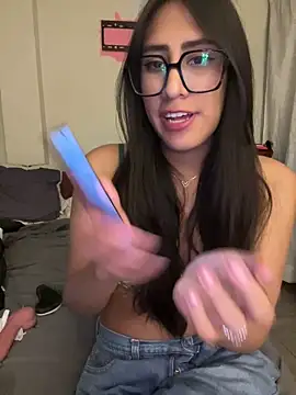 Snapshot of AleFantasy0001 chatting on September 21, 4:58 am AleFantasy0001 online show from September 21, 4:58 am