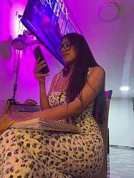 AleFantasy0001 online show from May 18, 2:07 am