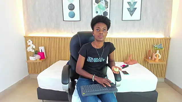 Snapshot of kenya_stone_1 chatting on April 11, 4:44 pm kenya stone 1 online show from April 11, 4:44 pm