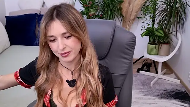 Snapshot of Sophie_Enzo chatting on September 20, 9:05 pm Sophie Enzo online show from September 20, 9:05 pm