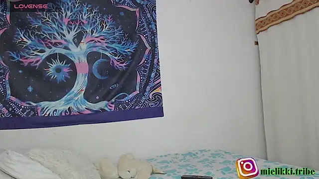 mielikki001 online show from April 23, 4:53 pm