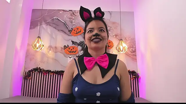 Snapshot of EvelynSweet1 chatting on October 31, 7:59 pm EvelynSweet1 online show from October 31, 7:59 pm