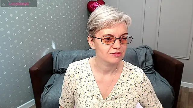 Cutie Erikaa1 online show from May 17, 3:48 am