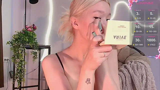 Snapshot of milli_sun_ chatting on September 18, 5:09 am milli sun  online show from September 18, 5:09 am