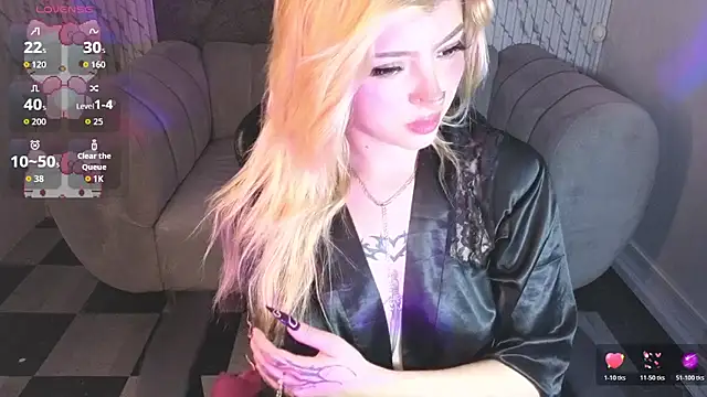 Snapshot of Kitty_fox_b chatting on May 9, 1:22 am Kitty fox b online show from May 9, 1:22 am