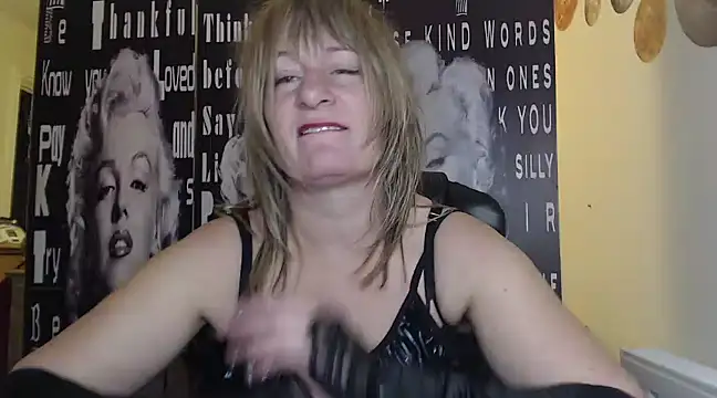 BettyDavisX online show from December 7, 11:12 pm