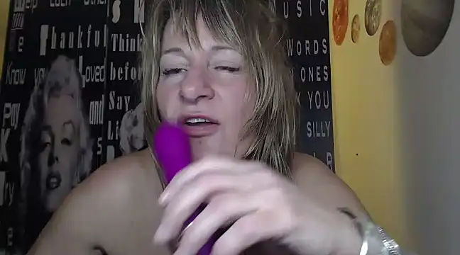 BettyDavisX online show from December 9, 1:07 am