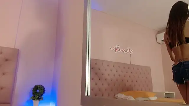 Snapshot of alice_sofia chatting on October 3, 12:02 pm alice sofia online show from October 3, 12:02 pm