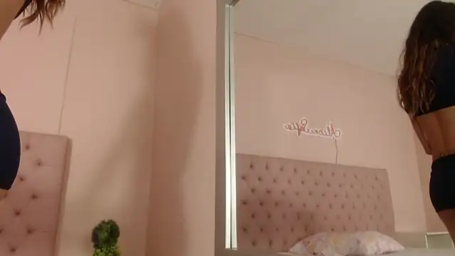 Snapshot of alice_sofia chatting on October 25, 1:51 pm alice sofia online show from October 25, 1:51 pm