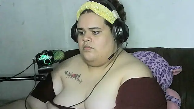 Snapshot of GeovanaLiveHot chatting on October 27, 7:34 am GeovanaLiveHot online show from October 27, 7:34 am