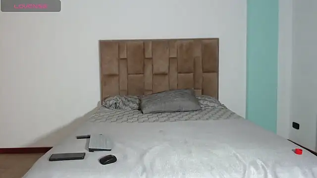 aleejhandraa online show from November 9, 9:13 pm