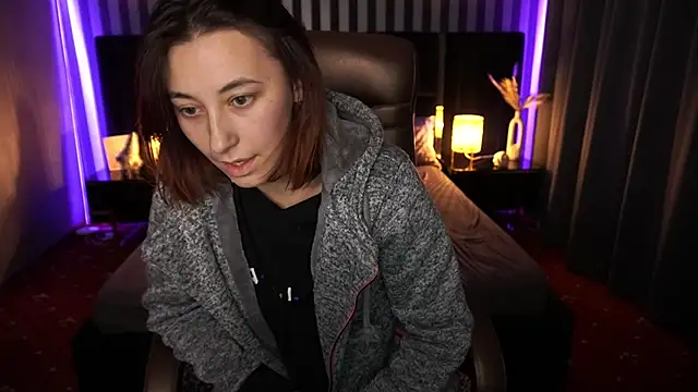 Snapshot of Roxy_Rayy chatting on December 6, 3:08 am Roxy Rayy online show from December 6, 3:08 am