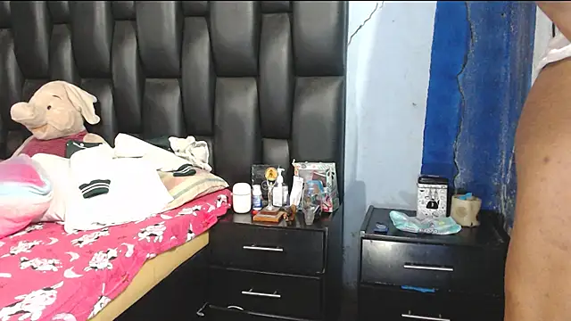 Snapshot of Kam54_ chatting on December 5, 1:49 pm Kam54 online show from December 5, 1:49 pm