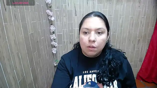 solyeria online show from April 17, 1:52 am