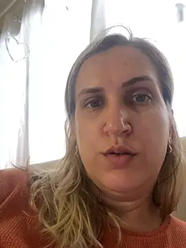 Snapshot of Bia_sexynovaes chatting on March 18, 6:22 pm Bia sexynovaes online show from March 18, 6:22 pm