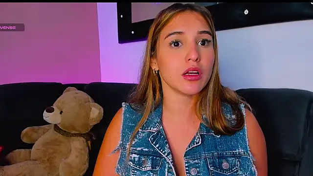 sophijenner online show from December 3, 7:10 am