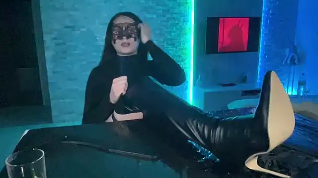 Snapshot of DominaCat75 chatting on December 10, 4:56 am DominaCat75 online show from December 10, 4:56 am