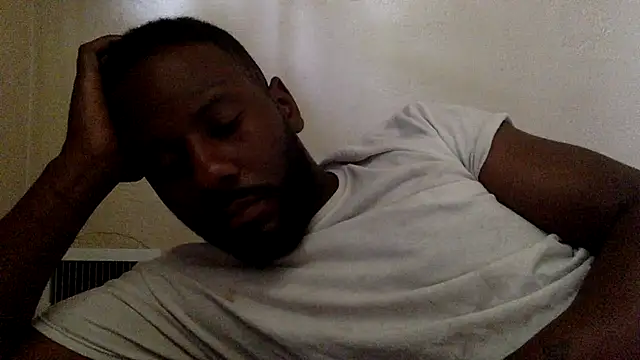 Snapshot of louu51 chatting on July 2, 4:35 pm louu51 online show from July 2, 4:35 pm