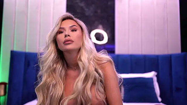 Snapshot of SelenaFrost chatting on December 9, 7:50 am SelenaFrost online show from December 9, 7:50 am