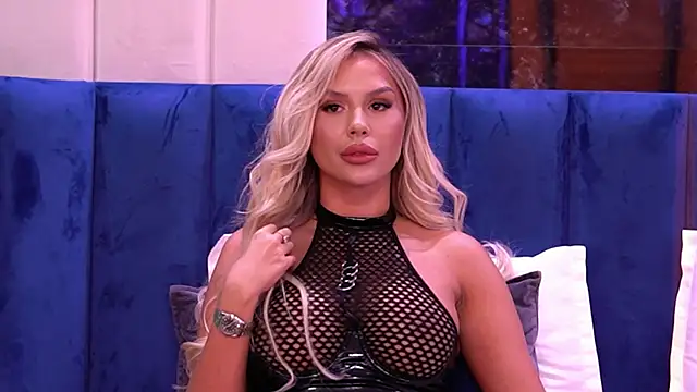 Snapshot of SelenaFrost chatting on December 12, 2:22 pm SelenaFrost online show from December 12, 2:22 pm