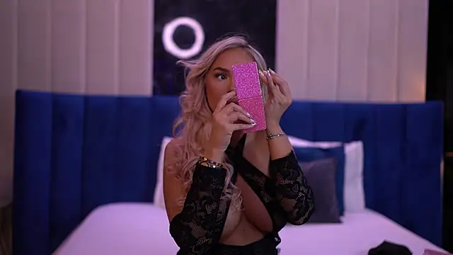 Snapshot of SelenaFrost chatting on February 8, 7:59 am SelenaFrost online show from February 8, 7:59 am