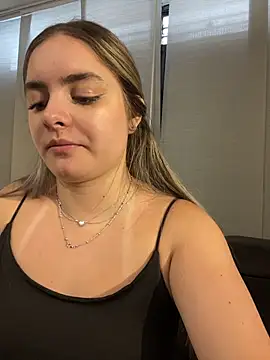 imlindapink online show from October 10, 3:00 pm