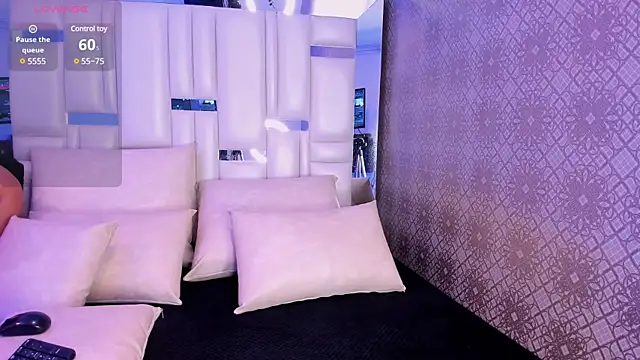 Valery Foxx  online show from December 18, 11:56 am