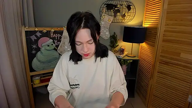 Snapshot of fiamoory chatting on January 4, 8:28 am fiamoory online show from January 4, 8:28 am