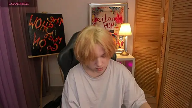 Snapshot of fiamoory chatting on January 22, 1:31 am fiamoory online show from January 22, 1:31 am