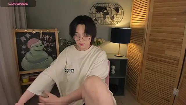 Snapshot of fiamoory chatting on February 4, 12:00 pm fiamoory online show from February 4, 12:00 pm