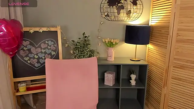 Snapshot of fiamoory chatting on March 1, 7:19 am fiamoory online show from March 1, 7:19 am