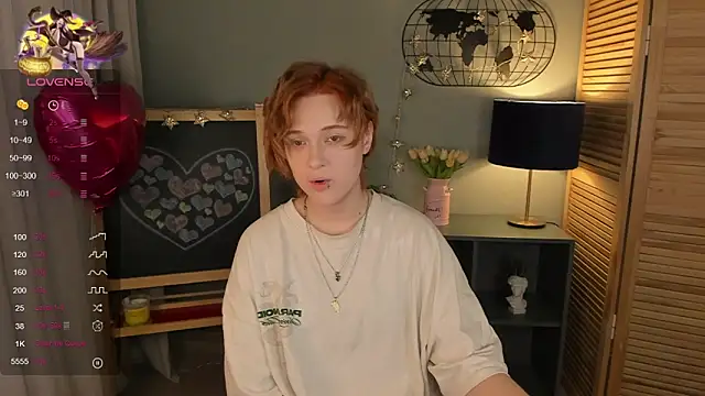 Snapshot of fiamoory chatting on March 3, 1:31 am fiamoory online show from March 3, 1:31 am