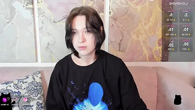 fiamoory online show from May 18, 1:24 am