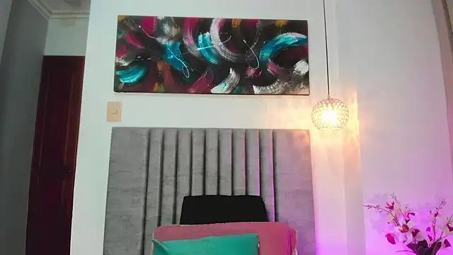 LaraGoldd online show from October 9, 12:30 am