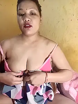 Snapshot of Radhikadavi879 chatting on January 12, 9:40 am Radhikadavi879 online show from January 12, 9:40 am