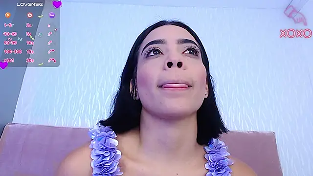 Snapshot of SaraSchmitt chatting on January 8, 7:13 pm SaraSchmitt online show from January 8, 7:13 pm