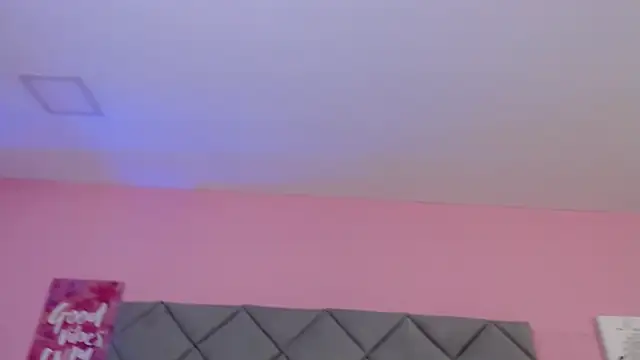 Snapshot of SaraSchmitt chatting on February 8, 7:16 pm SaraSchmitt online show from February 8, 7:16 pm