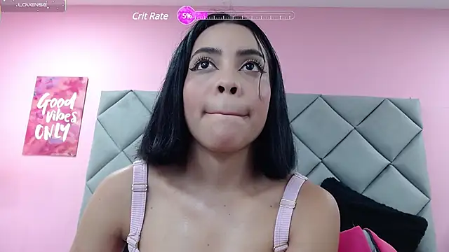 Snapshot of SaraSchmitt chatting on March 1, 7:04 pm SaraSchmitt online show from March 1, 7:04 pm