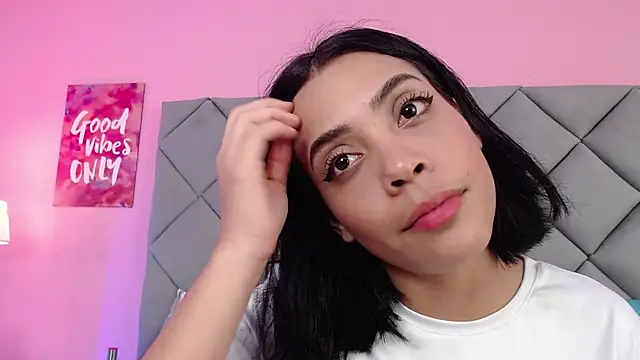 Snapshot of SaraSchmitt chatting on March 6, 7:21 pm SaraSchmitt online show from March 6, 7:21 pm