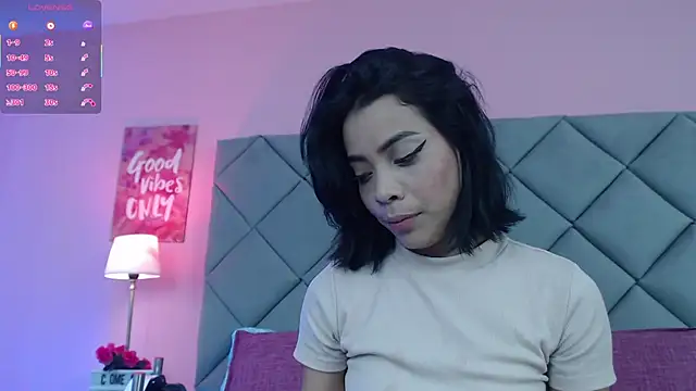 Snapshot of SaraSchmitt chatting on March 12, 7:17 pm SaraSchmitt online show from March 12, 7:17 pm