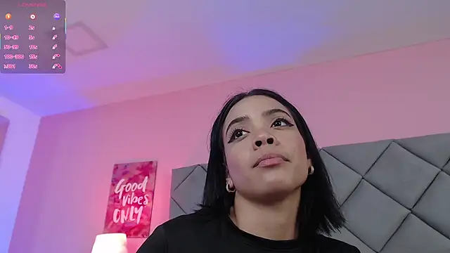 Snapshot of SaraSchmitt chatting on March 18, 7:10 pm SaraSchmitt online show from March 18, 7:10 pm