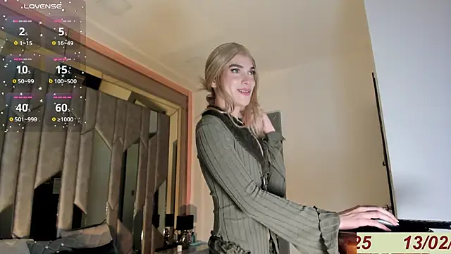 Snapshot of Avril_Naughty chatting on February 14, 5:19 am Avril Naughty online show from February 14, 5:19 am