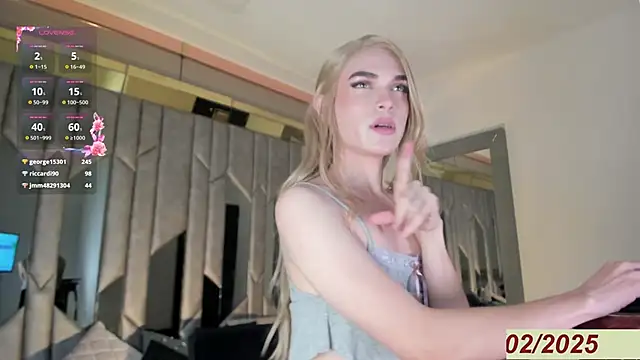 Snapshot of Avril_Naughty chatting on February 24, 8:49 am Avril Naughty online show from February 24, 8:49 am