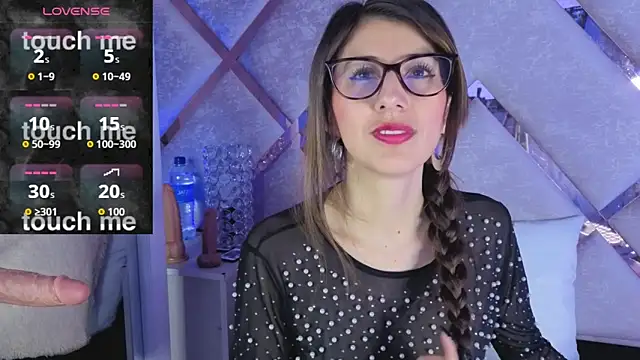  jade white  online show from February 7, 1:37 pm