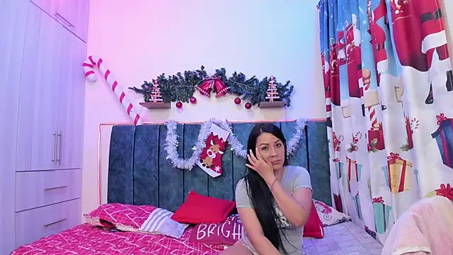 Julia Ahnn online show from January 2, 6:34 pm