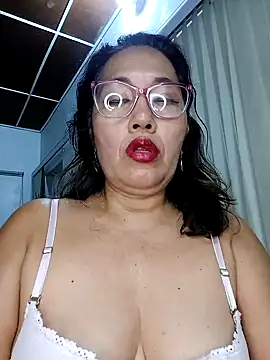 anniecoopeer online show from January 8, 11:30 pm
