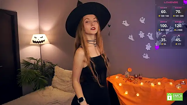 EsmaCarll online show from October 30, 8:31 pm