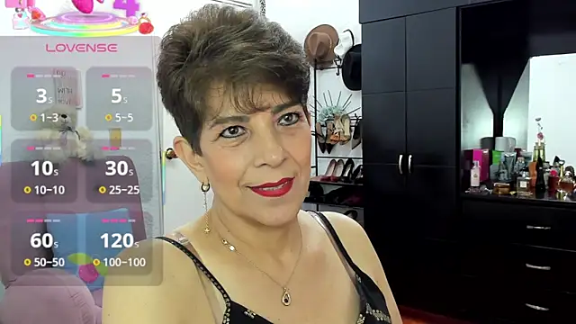 Snapshot of Angelina_Stone_65 chatting on October 14, 11:05 pm Angelina Stone 65 online show from October 14, 11:05 pm