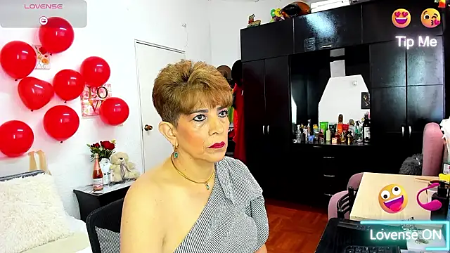 Snapshot of Angelina_Stone_65 chatting on February 17, 7:53 pm Angelina Stone 65 online show from February 17, 7:53 pm