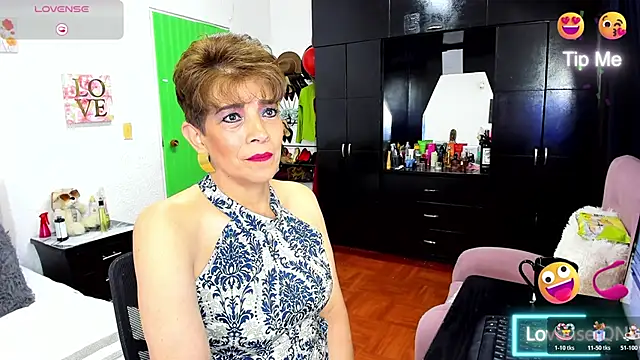 Snapshot of Angelina_Stone_65 chatting on February 23, 10:51 pm Angelina Stone 65 online show from February 23, 10:51 pm